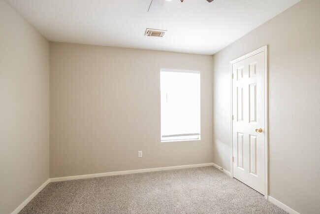 Building Photo - 12151 Landsdown Ridge Way