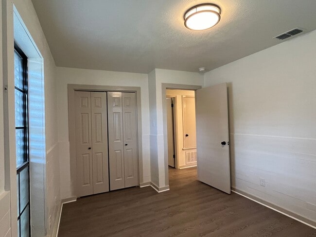 Building Photo - 3 Bedroom 2 Bath Southside!!