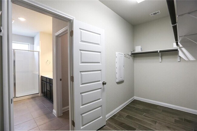 Building Photo - 8108 Ausblick Ave