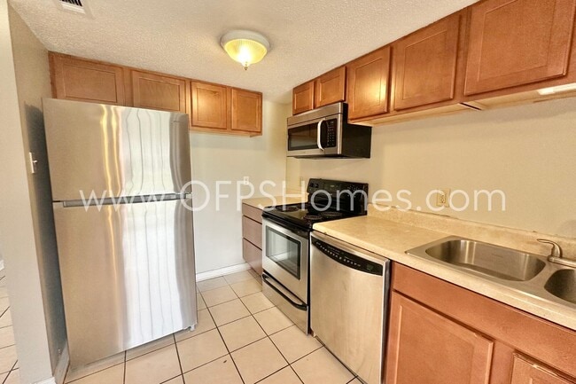 Building Photo - 145 4th Ave