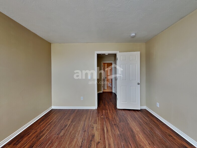 Building Photo - 6334 S Clover Creek Ln