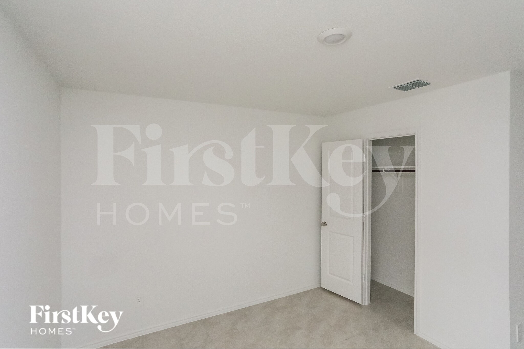 Building Photo - 1141 Crestview Dr