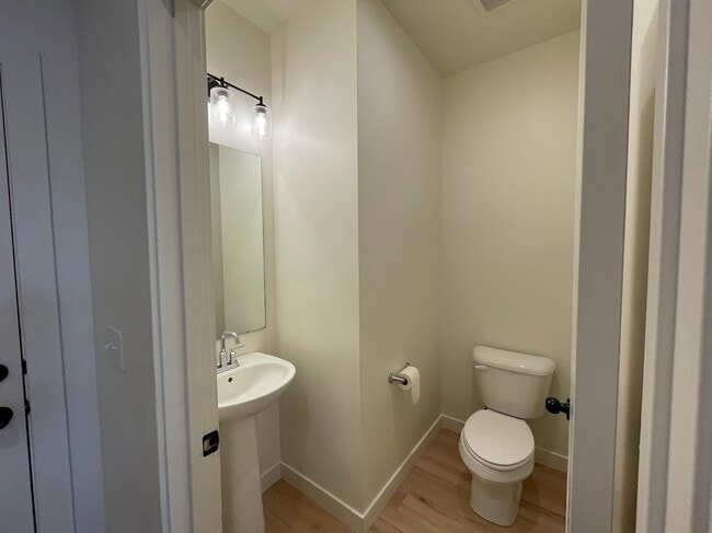 Building Photo - 4360 Hurstbourne Dr
