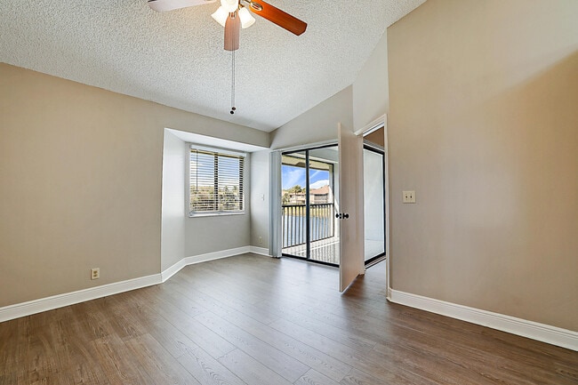 Building Photo - 605 Harbour Pointe Way