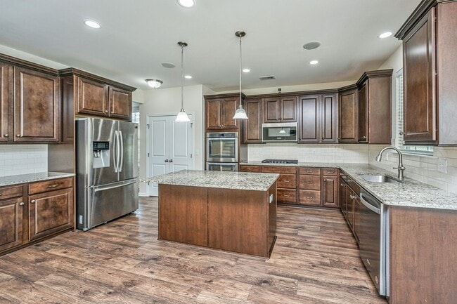 Building Photo - 201 Bigleaf Ct