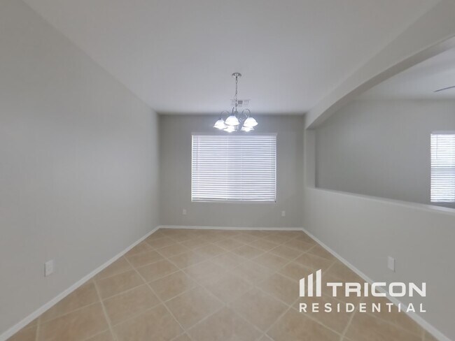Building Photo - 15458 W Mercer Ln