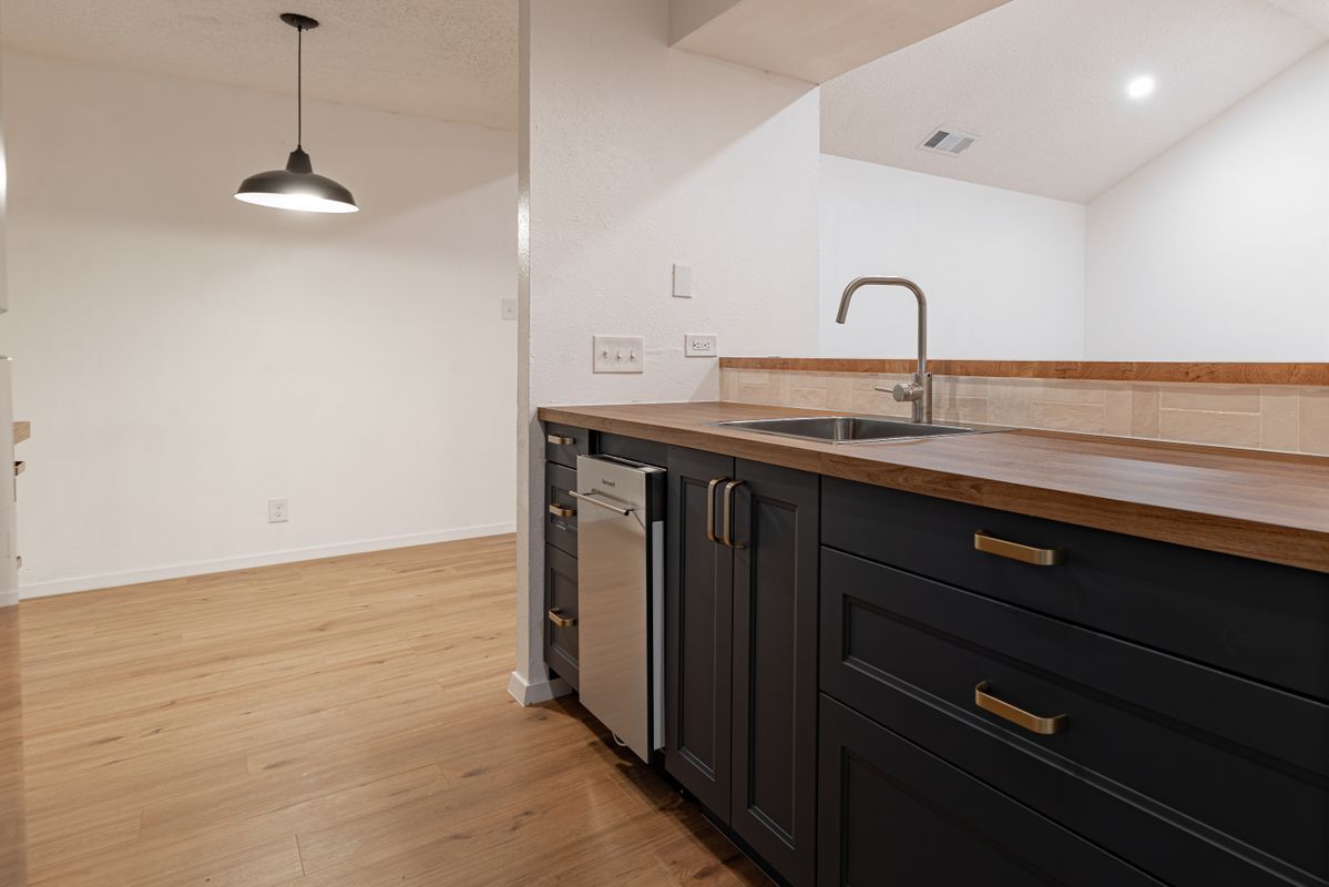 Building Photo - 100 Nicole Cove