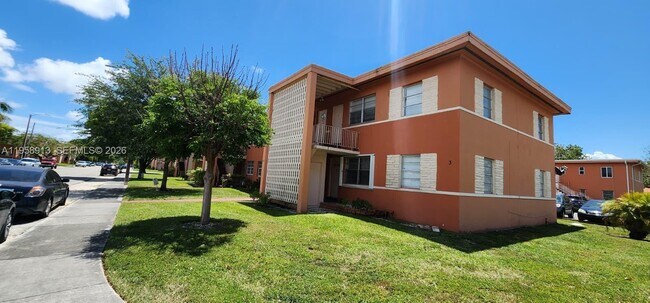 Building Photo - 3670 SW 10th St