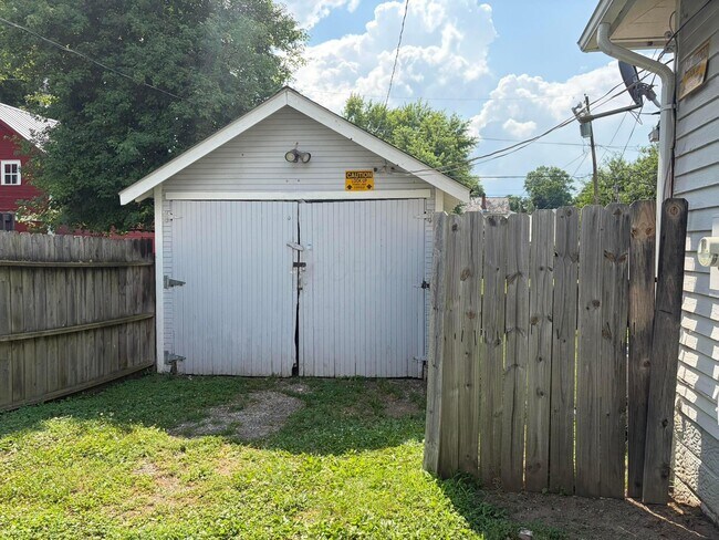 Building Photo - 655 Evans St