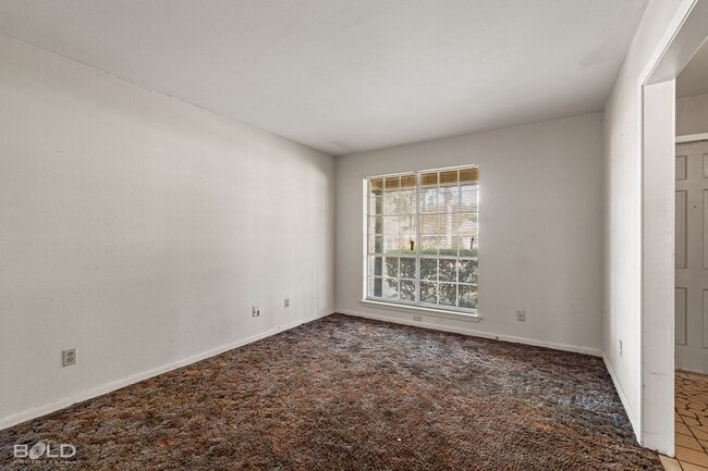 Building Photo - 2935 Salem Dr