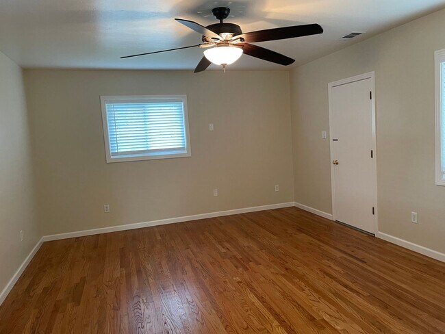 Building Photo - East Sacramento Single Family Home