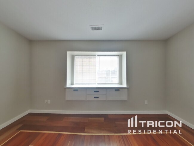 Building Photo - 620 Scotch Pine Dr
