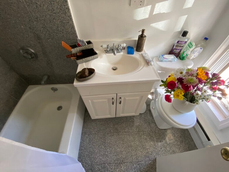 Building Photo - 28 S Huntington Ave