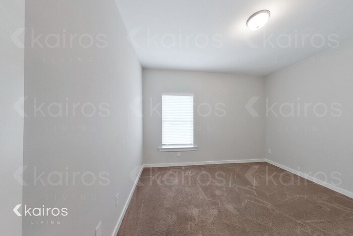 Building Photo - 8026 Shadesbrook Dr