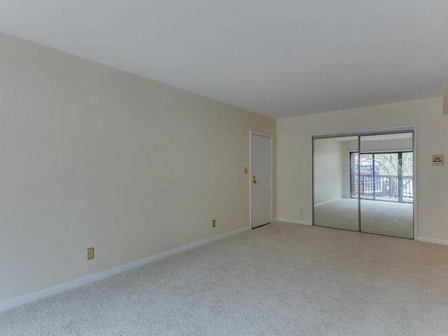 Building Photo - 103 Skyhill Rd