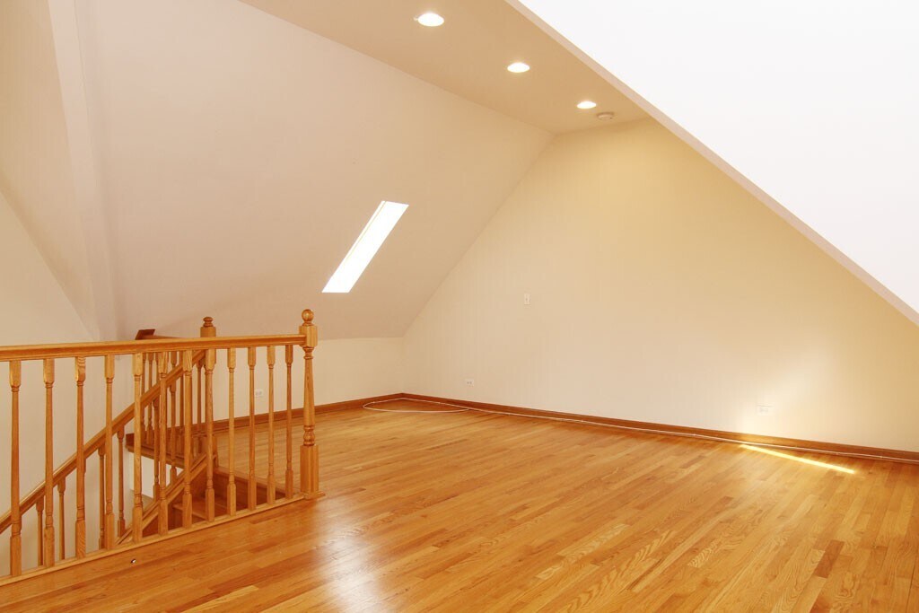 Building Photo - 844 W Buckingham Pl