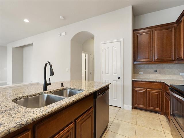 Building Photo - 2106 Hanakoa Falls Dr