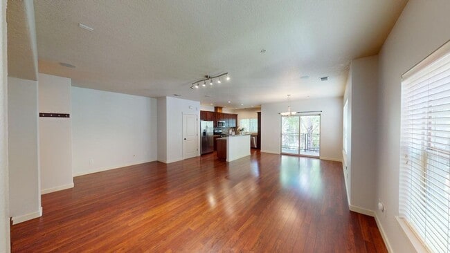 Building Photo - LEASE SPECIAL - $300 OFF 1ST MONTHS' RENT! Close To MAX!  Single Car Garage Included