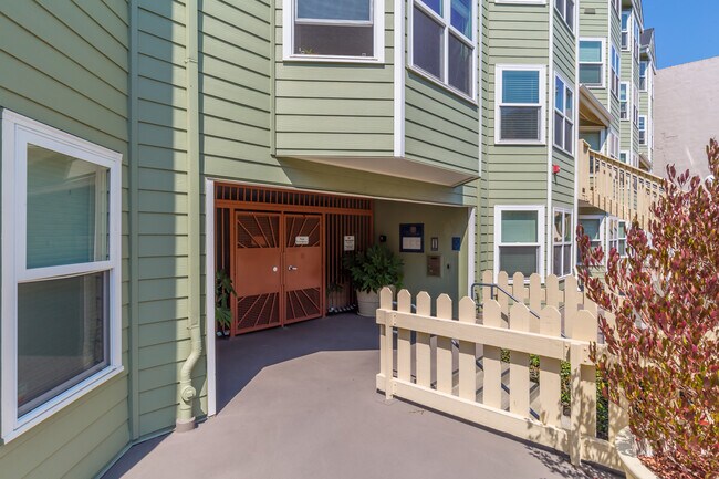 Building Photo - 988 Fulton St