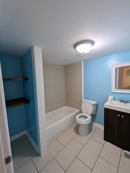 Building Photo - 1325 E 40th St