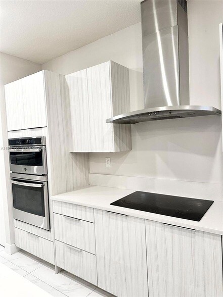 Building Photo - 10420 NW 67th St