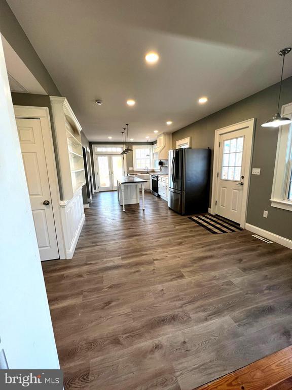 Building Photo - 7617 Old Plank Rd