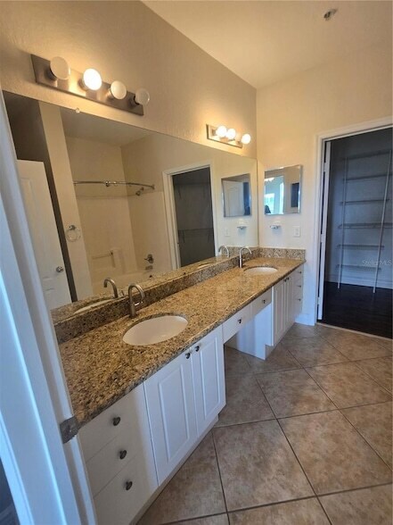 Building Photo - 2732 Via Murano