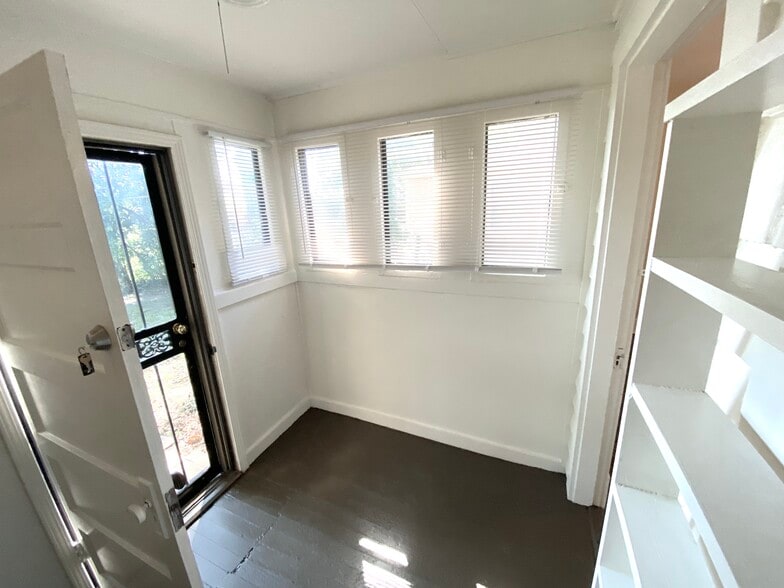 Mud room - 1263 Agnes Pl