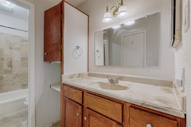 Building Photo - 13818 Methuen Green Dr