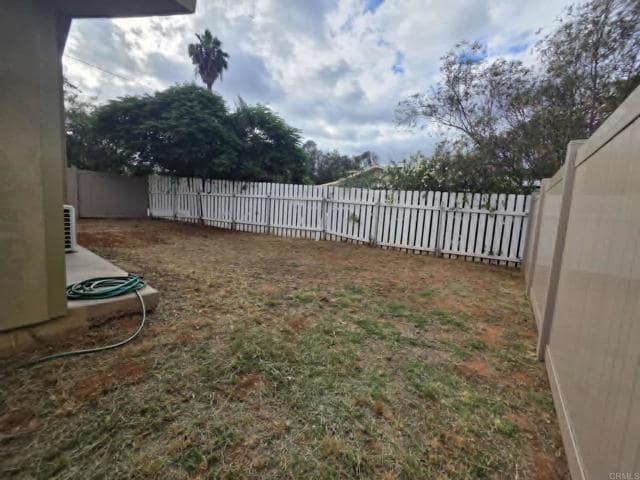 Building Photo - 10579 Oak Creek Dr