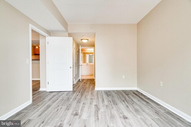Building Photo - 851 N Glebe Rd
