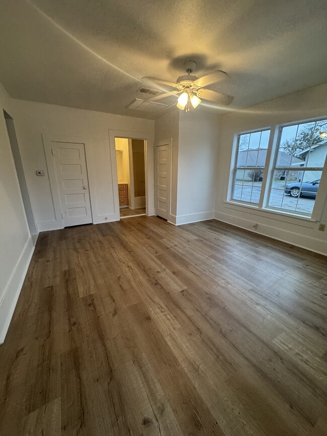 Building Photo - 467 N Paddock Ave