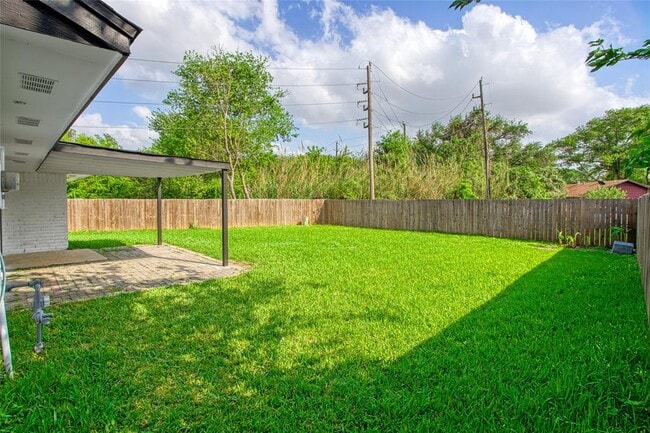 Building Photo - 7027 Log Hollow Dr