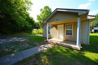 Building Photo - Cozy 2-Bedroom in the Heart of Clarksville