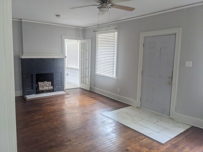 Building Photo - 3315 W Markham St