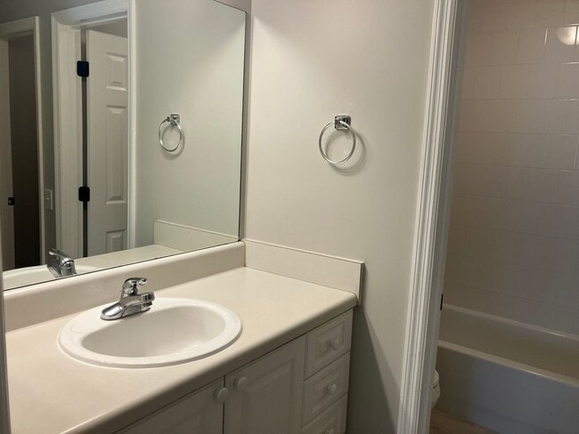 Building Photo - 2 Bedroom / 2.5 Bathroom @ Brighton Bay