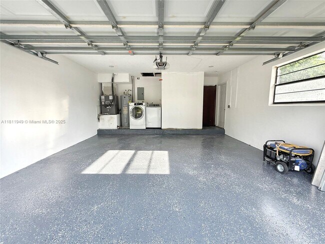 Building Photo - 9788 NW 3rd Manor