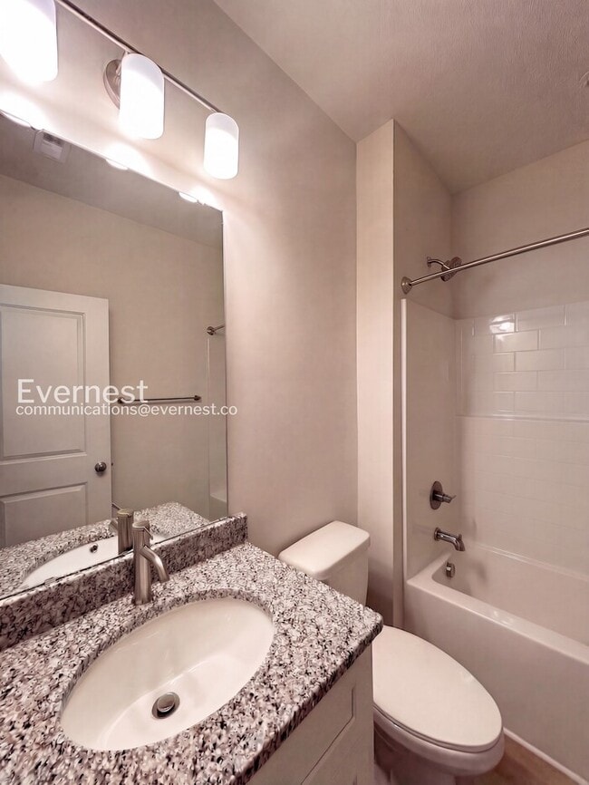 Building Photo - 1808 Hemlock Ave