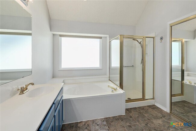 Building Photo - 703 Ivy Ct