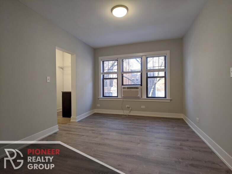 Building Photo - 437 W Belden Ave