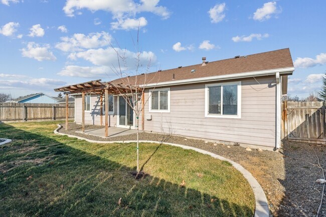 Building Photo - 7557 Arlington Dr