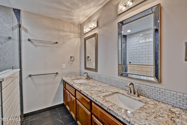 Building Photo - 6747 E Aire Libre Ln