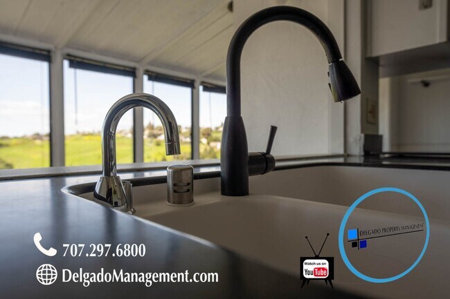 Building Photo - Benicia - Panoramic view home!