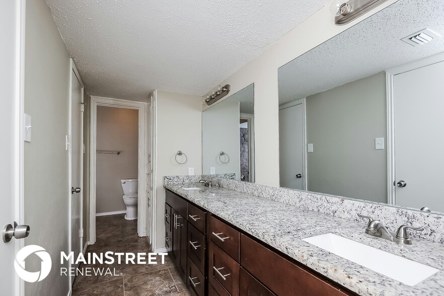 Building Photo - 5022 Presidio Dr