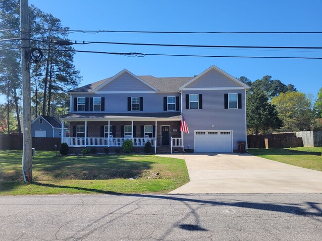 Building Photo - Beautiful & Spacious 4 bedroom, 2.5 bath h...