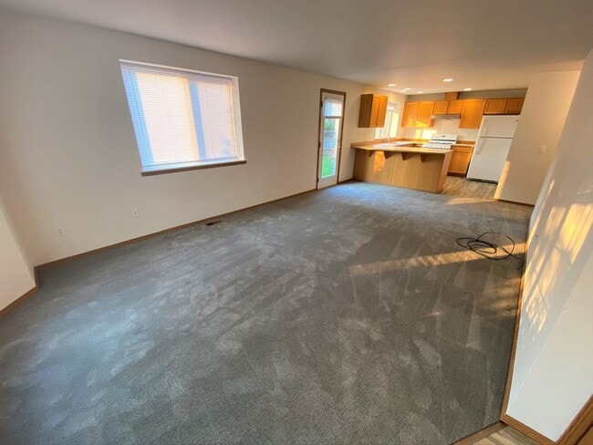 Building Photo - 3 Bed on Cul-de-sac with Great Backyard an...