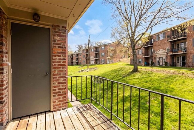 Building Photo - 940 Adam Dr