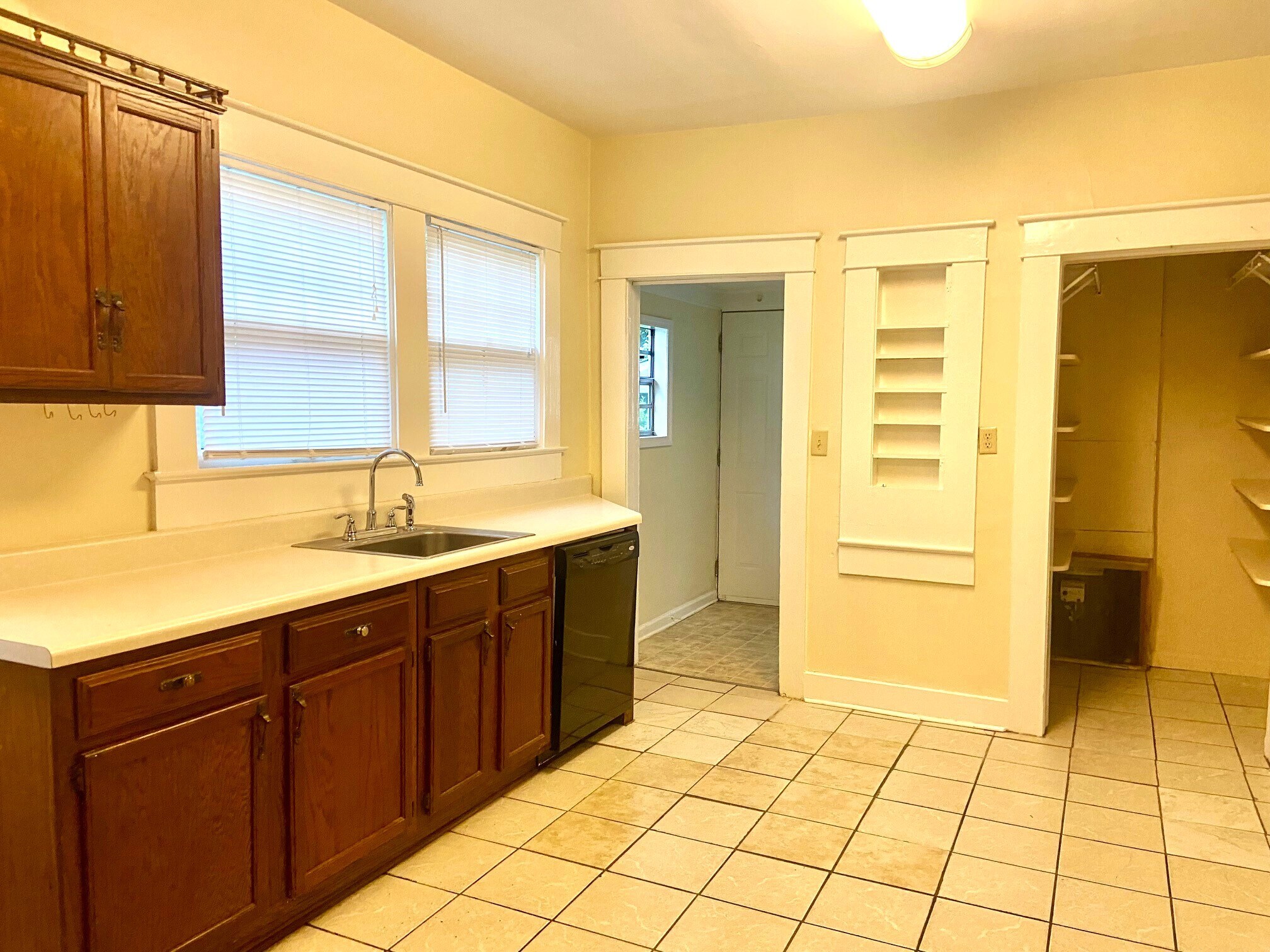 Building Photo - 513 10th Ct S