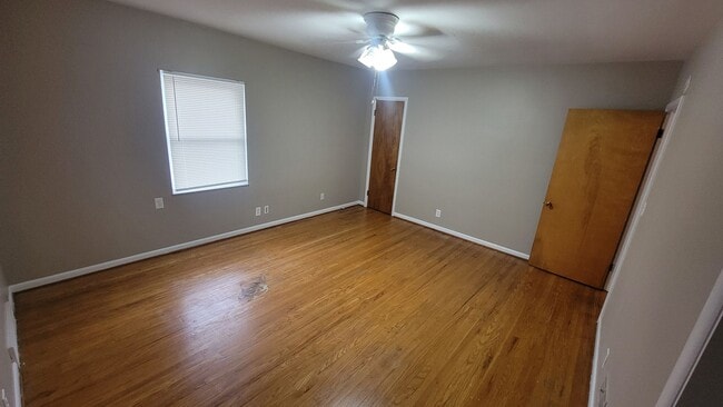 Building Photo - 121 McArthur Dr