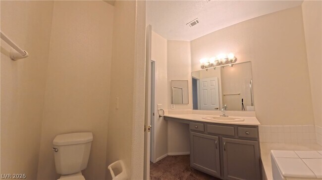 Building Photo - 2050 W Warm Springs Rd
